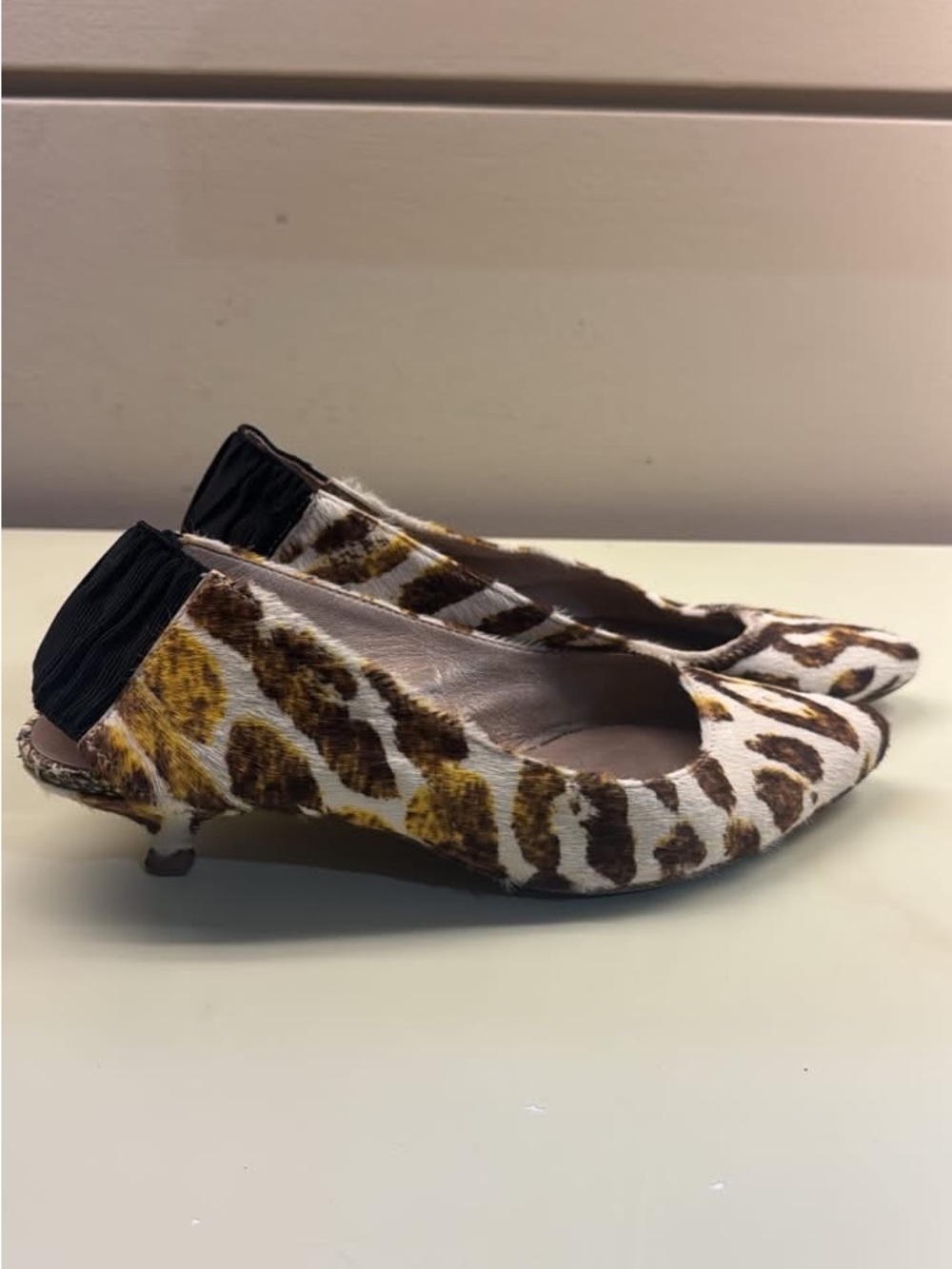 AGL made in Italy  Leopard Print Pointed Toe Slingback Flats in Brown and Gold - Picture 2 of 4